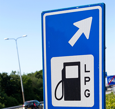 Straßenschild für Autogas-Tankstellen